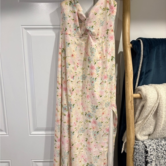Abercrombie & Fitch Dresses & Skirts - Floral V-Neck Maxi Dress in Light Pink